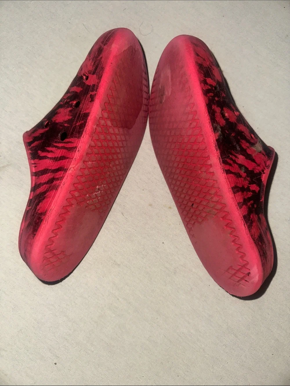 Kids Red and Black Slip-On Clogs - Unbranded